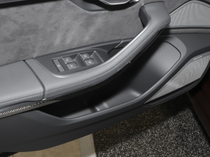 2022S8L 4.0TFSI quattro ذ Tg