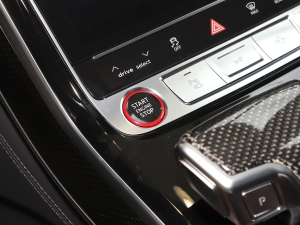 2022S8L 4.0TFSI quattro ذ п؅^(q)