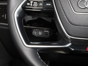 2022S8L 4.0TFSI quattro ذ п؅^(q)