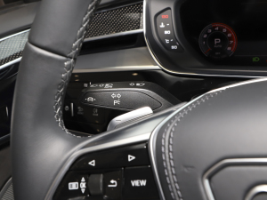 2022S8L 4.0TFSI quattro ذ п؅^(q)