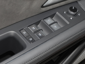 2022S8L 4.0TFSI quattro ذ п؅^