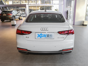 2022款Sportback 40 TFSI 时尚致雅型 正后	