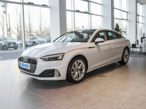 2022款Sportback 40 TFSI 时尚致雅型 左前45度