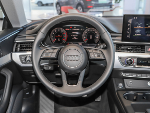 2022款Sportback 40 TFSI 时尚致雅型 方向盘