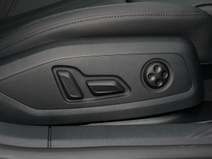 2022Sportback 40 TFSI quattro AӸ g