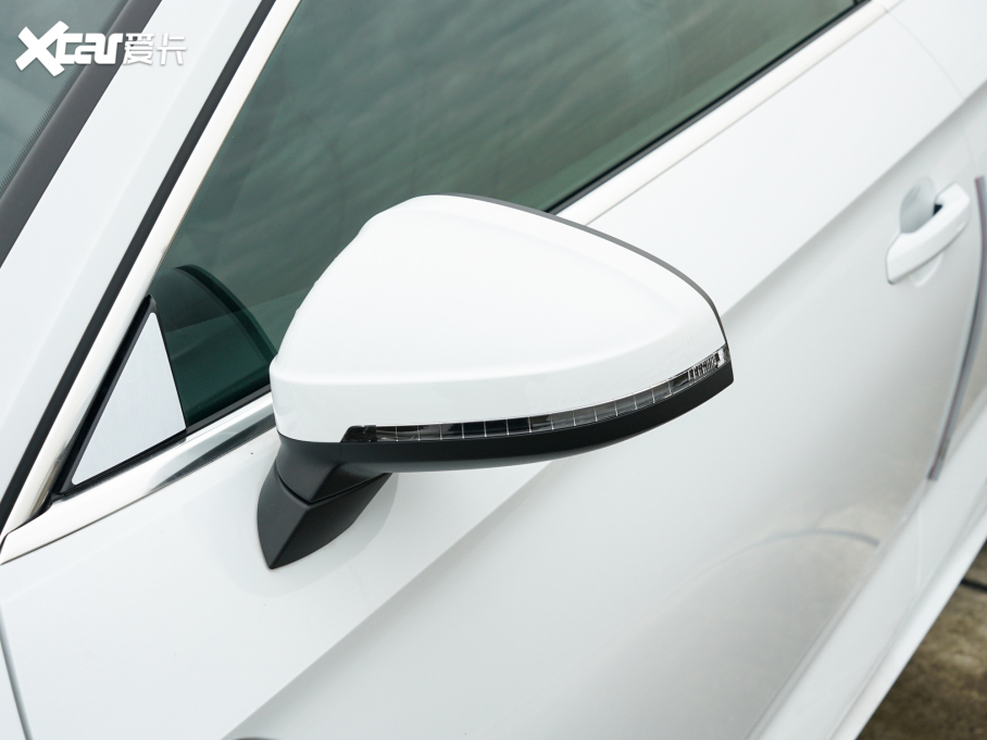 2022WA5 Coupe Coupe 40 TFSI rЄӸ