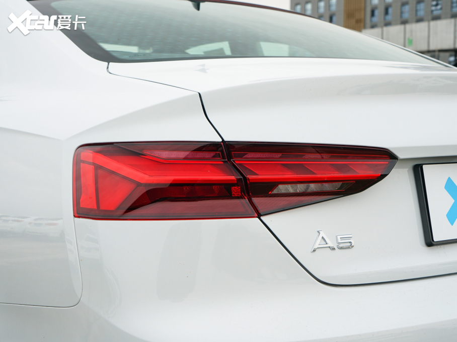 2022WA5 Coupe Coupe 40 TFSI rЄӸ