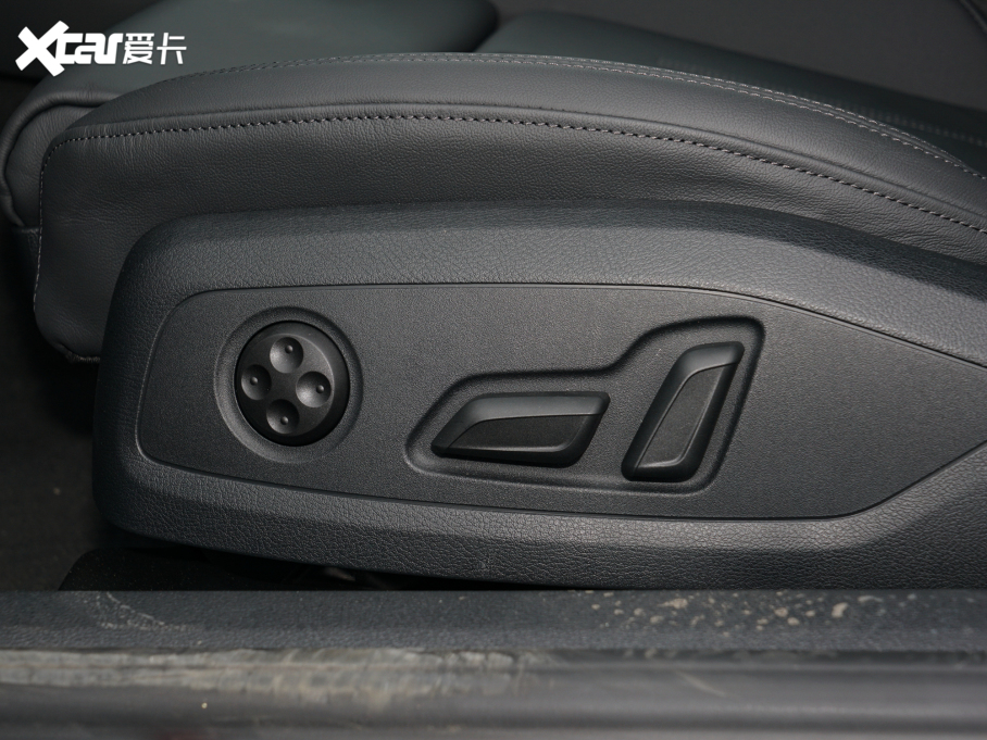 2022WA5 Coupe Coupe 40 TFSI rЄӸ