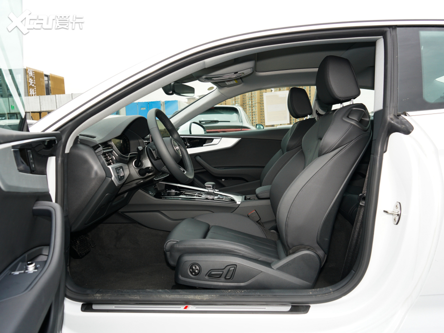 2022WA5 Coupe Coupe 40 TFSI rЄӸ