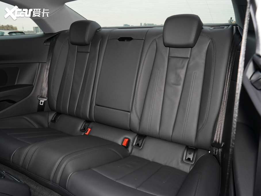 2022WA5 Coupe Coupe 40 TFSI rЄӸ