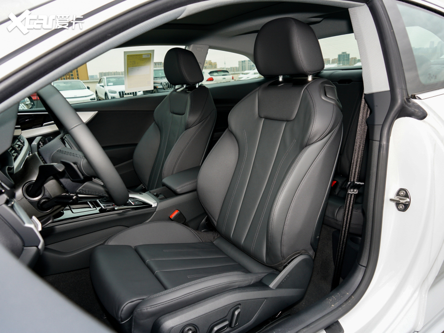 2022WA5 Coupe Coupe 40 TFSI rЄӸ