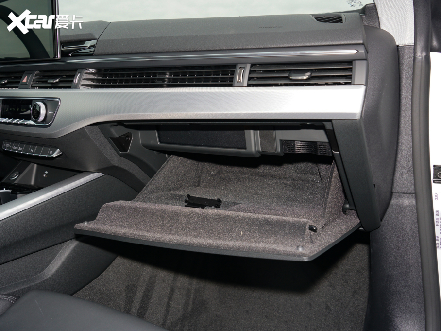 2022WA5 Coupe Coupe 40 TFSI rЄӸ