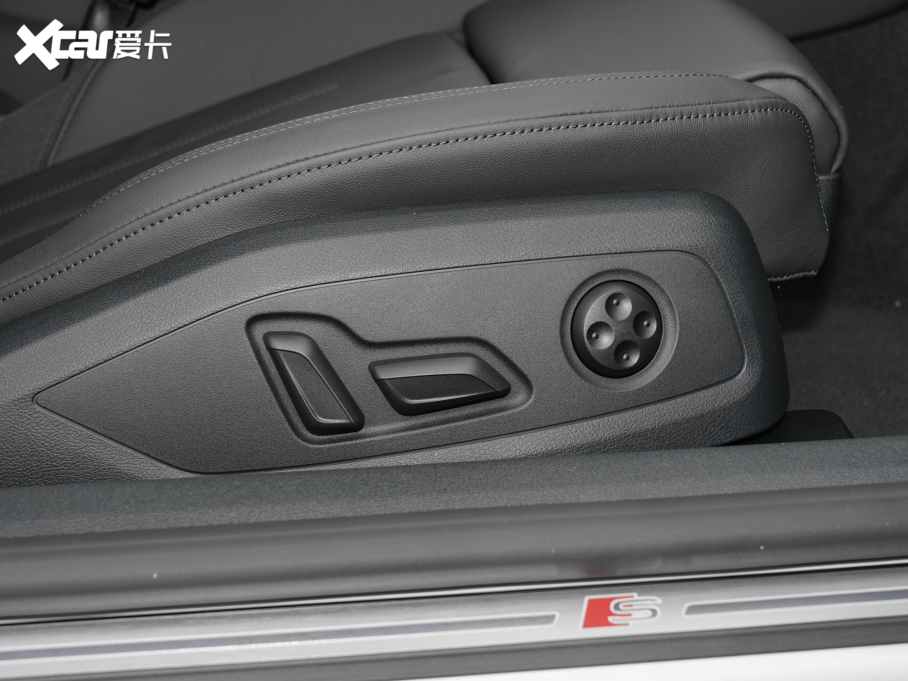 2022WA5 Coupe Coupe 40 TFSI rЄӸ