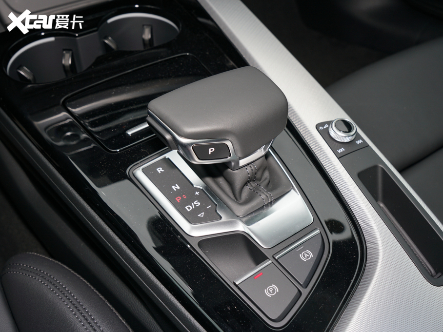 2022WA5 Coupe Coupe 40 TFSI rЄӸ