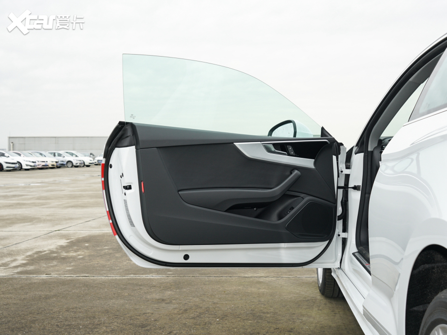 2022WA5 Coupe Coupe 40 TFSI rЄӸ