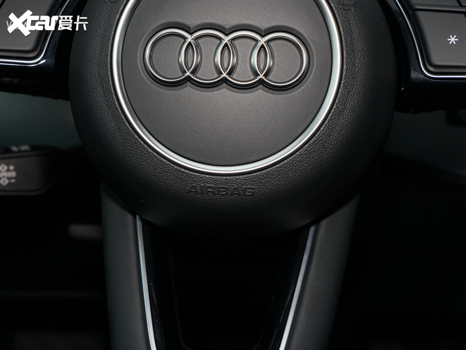 2022WA5 Coupe Coupe 40 TFSI rЄӸ