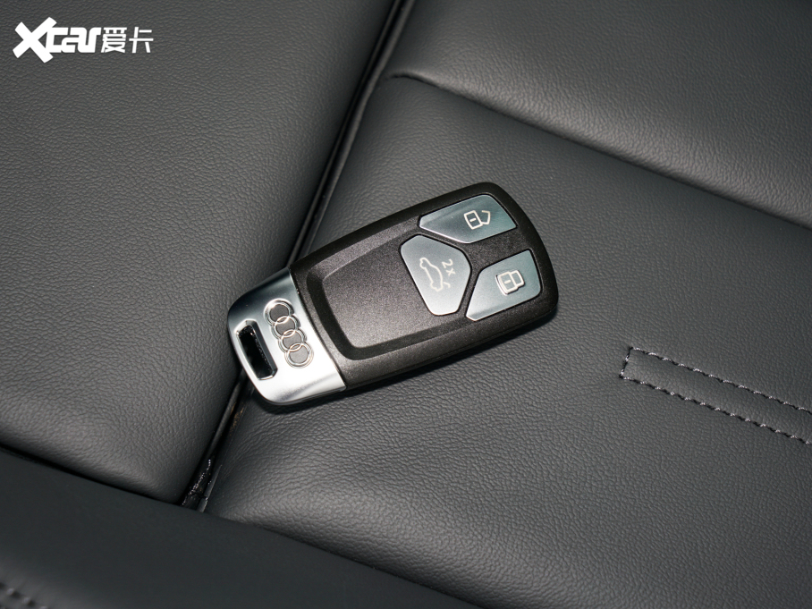 2022WA5 Coupe Coupe 40 TFSI rЄӸ