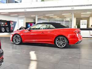 2022��Cabriolet 45 TFSI quattro ���x�Ӹ��� ���w���^