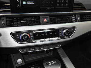 2022��Cabriolet 45 TFSI quattro ���x�Ӹ��� ���{�{��