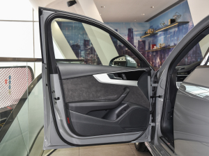 2022Avant 40TFSI AӸ {λ܇T