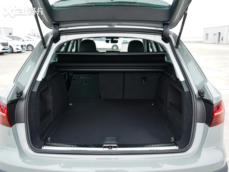 2022WA4(M) allroad quattro