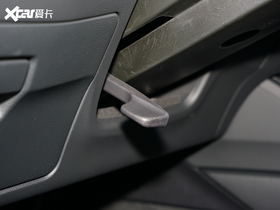 2022��W��A4(�M��) allroad quattro ��ѩ�\�Ӱ�