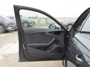 2022��S4 3.0TFSI �{�λ܇�T