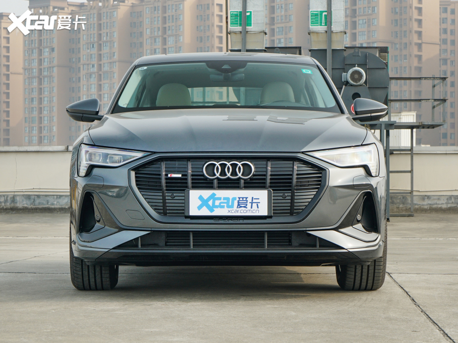 2022We-tron(M) Sportback 55 quattro A