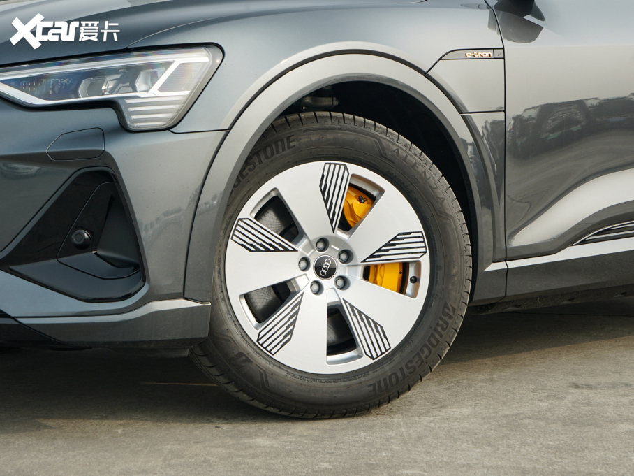 2022We-tron(M) Sportback 55 quattro A