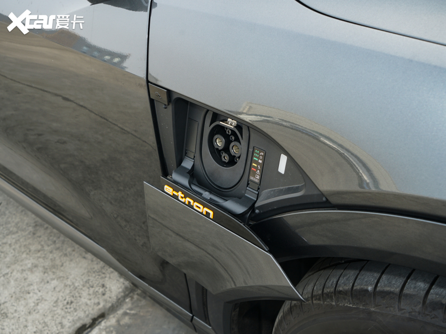 2022We-tron(M) Sportback 55 quattro A