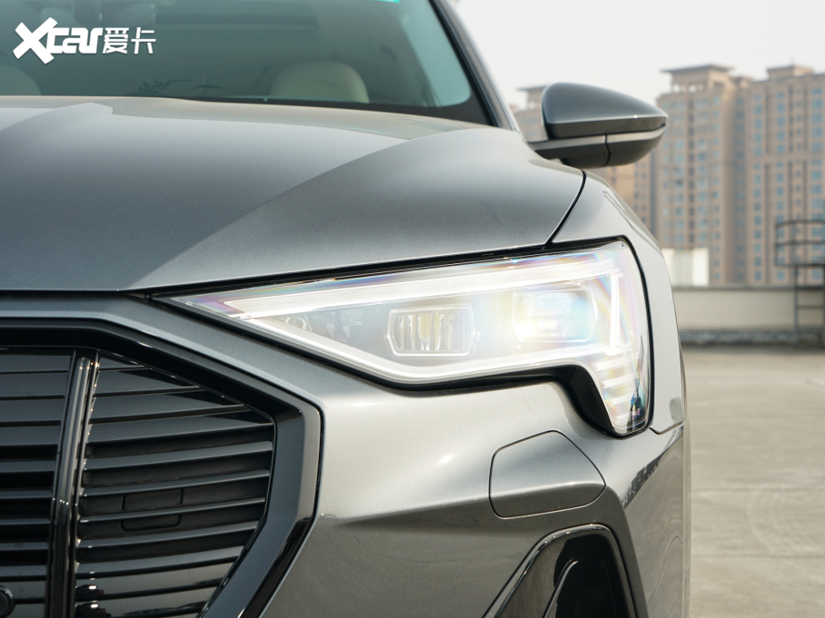 2022We-tron(M) Sportback 55 quattro A