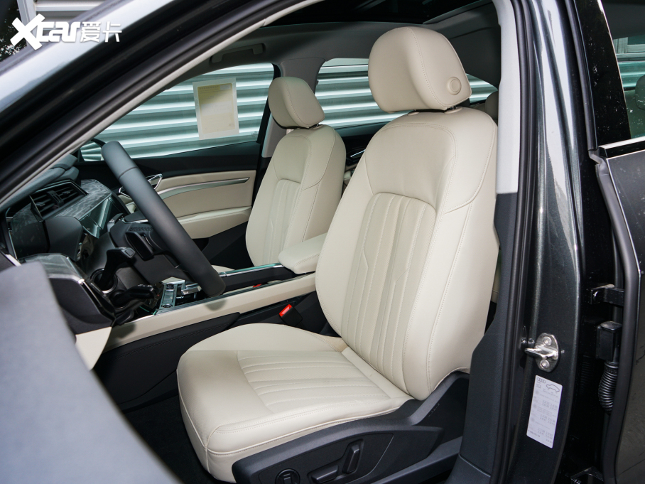 2022We-tron(M) Sportback 55 quattro A