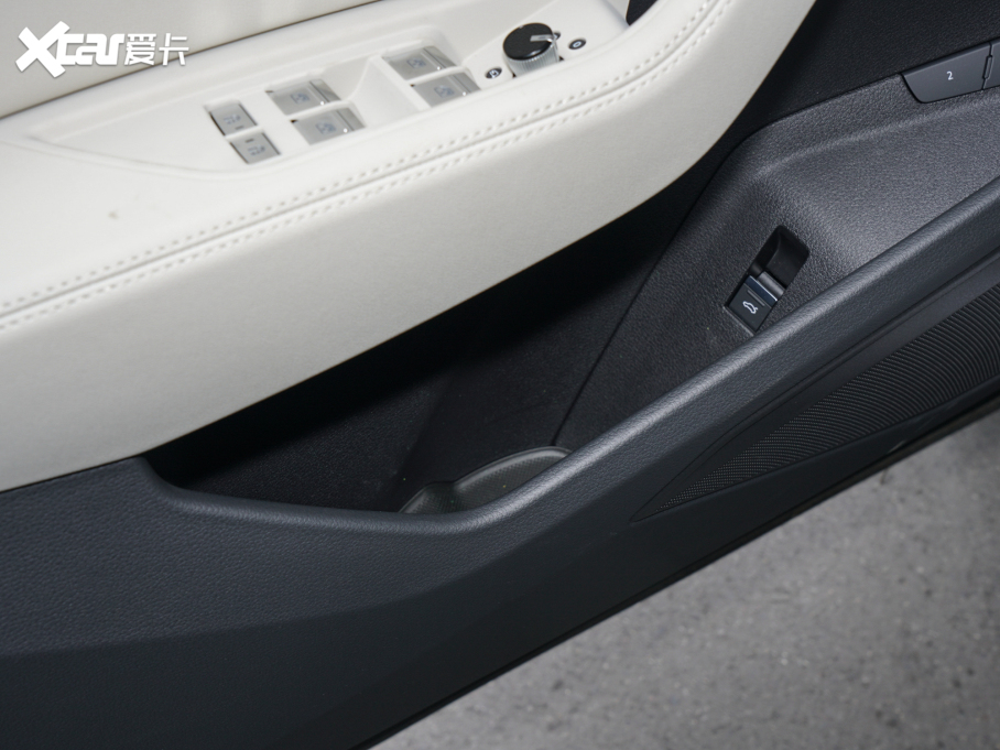 2022We-tron(M) Sportback 55 quattro A