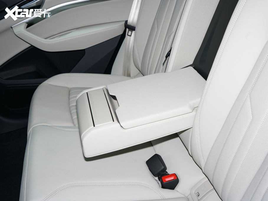 2022We-tron(M) Sportback 55 quattro A