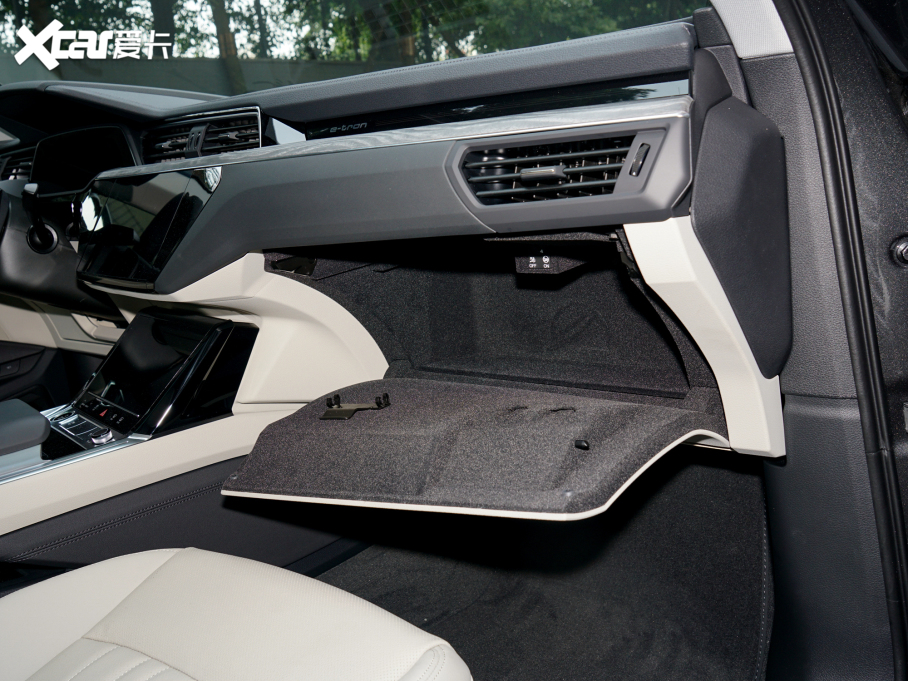 2022We-tron(M) Sportback 55 quattro A