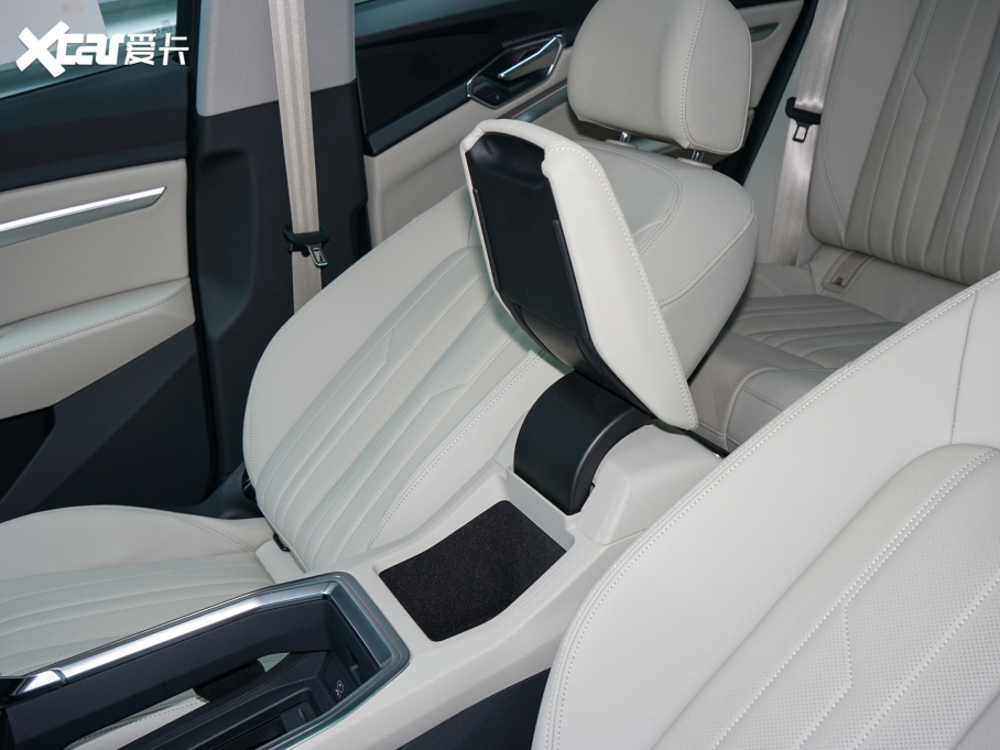 2022We-tron(M) Sportback 55 quattro A