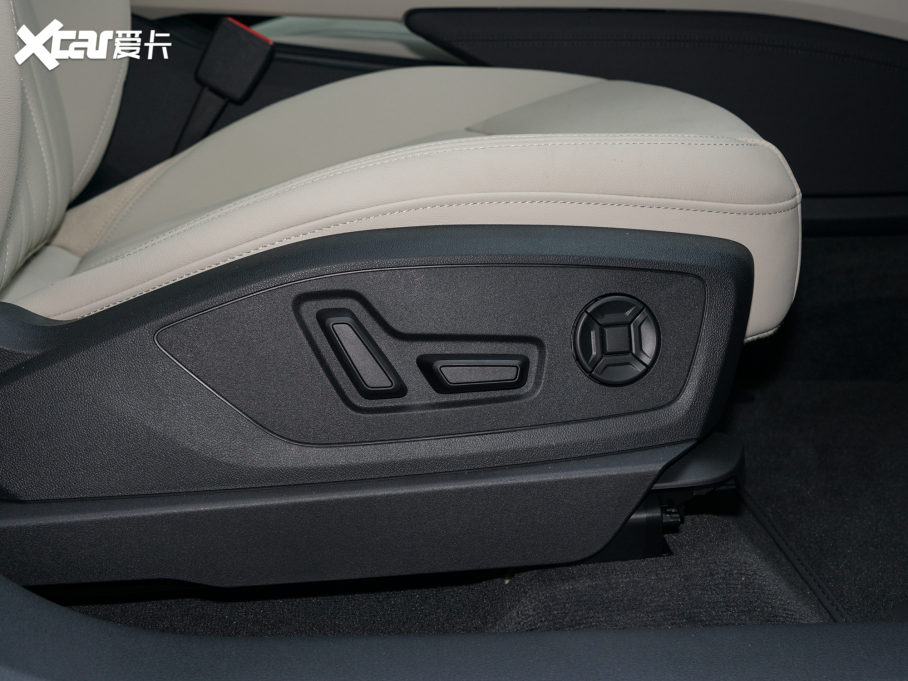 2022We-tron(M) Sportback 55 quattro A