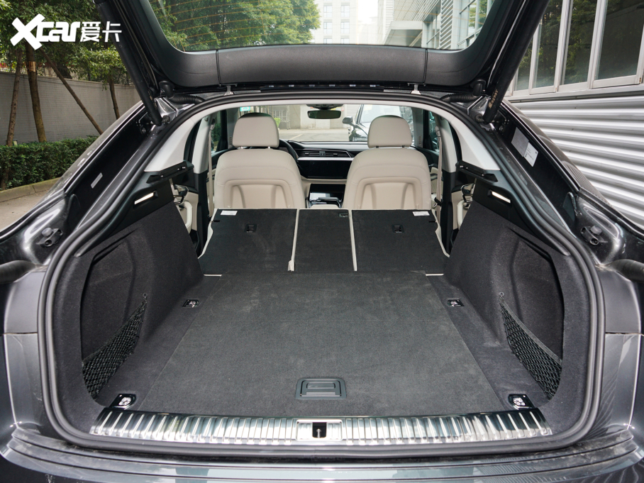 2022We-tron(M) Sportback 55 quattro A