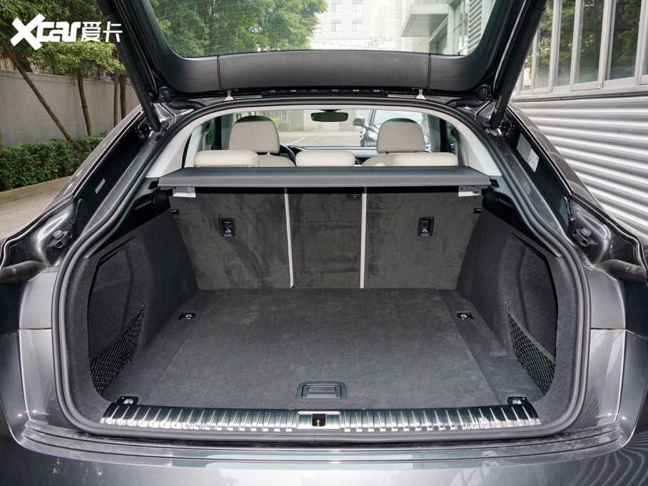 2022We-tron(M) Sportback 55 quattro A