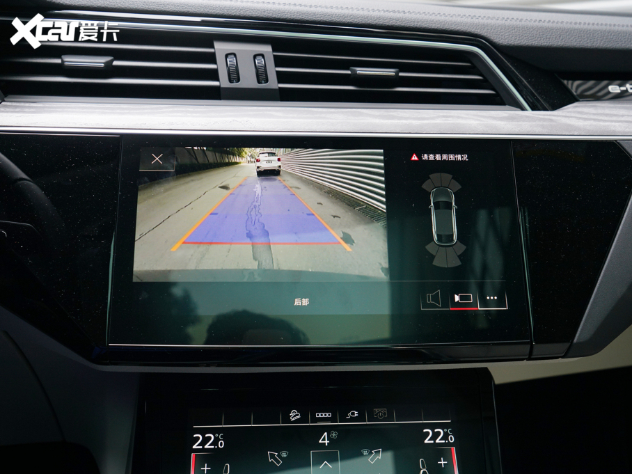 2022We-tron(M) Sportback 55 quattro A