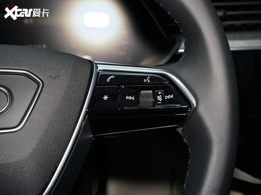 2022We-tron(M) Sportback 55 quattro A