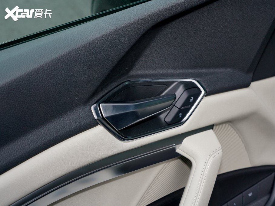 2022We-tron(M) Sportback 55 quattro A