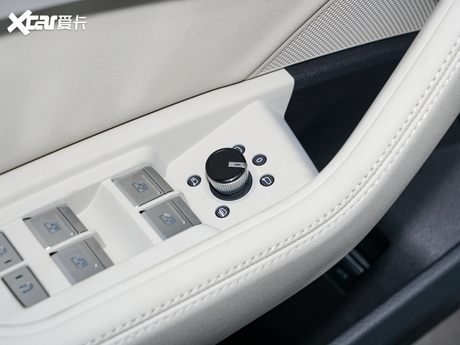 2022We-tron(M) Sportback 55 quattro A