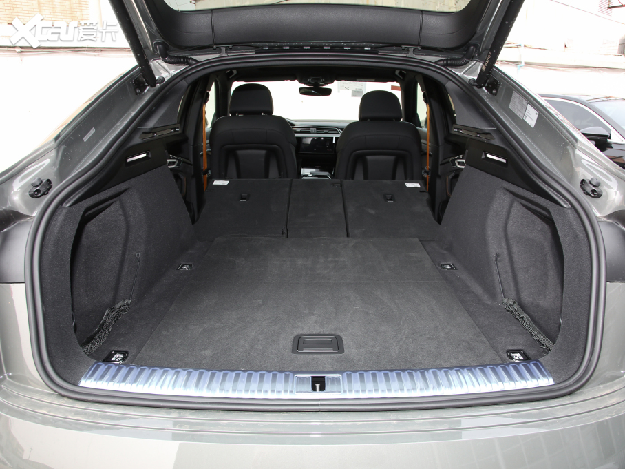 2022We-tron(M) Sportback 55 quattro 