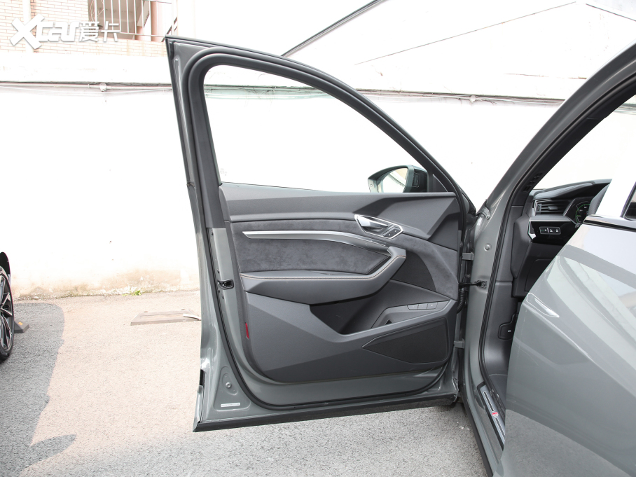 2022We-tron(M) Sportback 55 quattro 