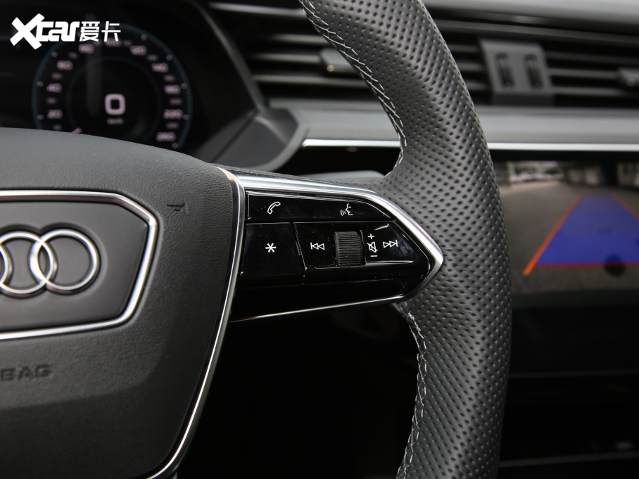 2022We-tron(M) Sportback 55 quattro 