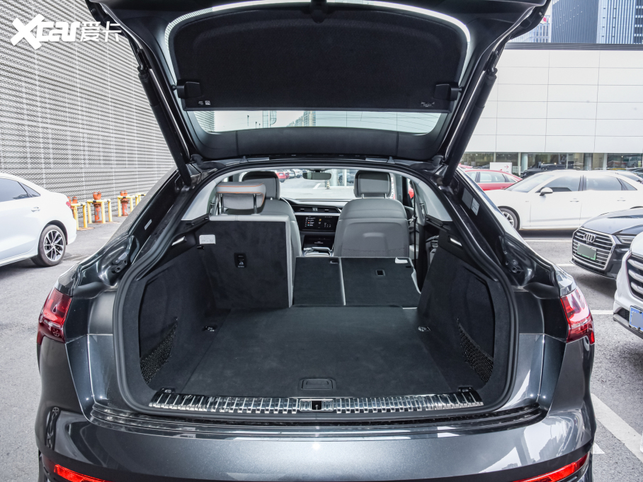 2022We-tron(M) Sportback 55 quattro x