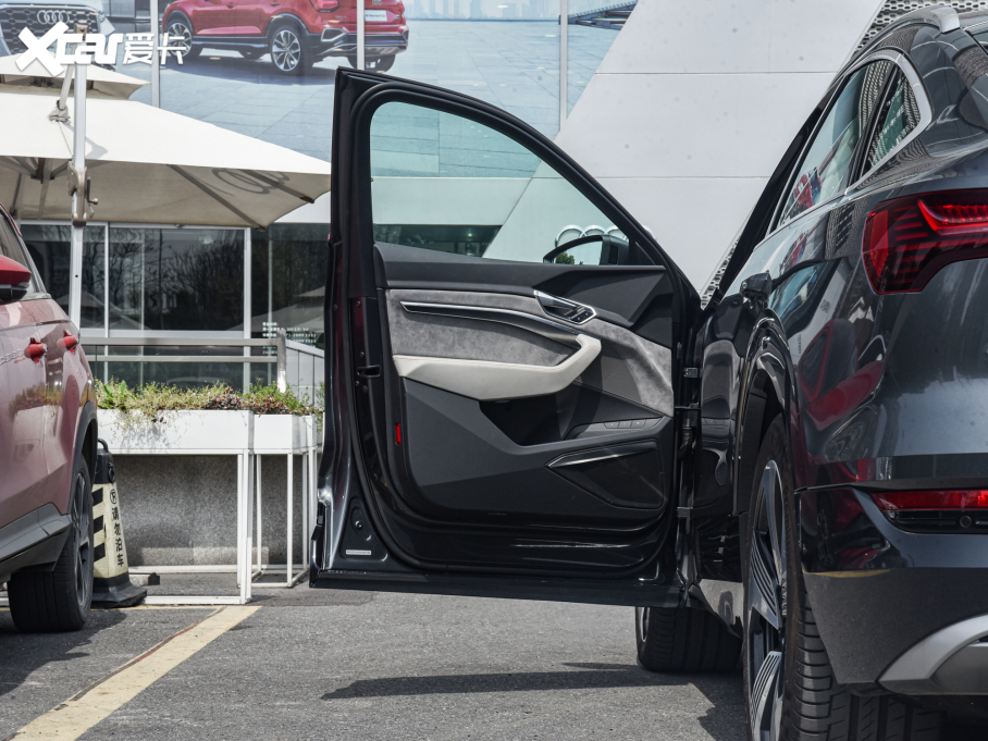 2022We-tron(M) Sportback 55 quattro x