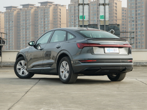 2022Sportback 55 quattro A w^