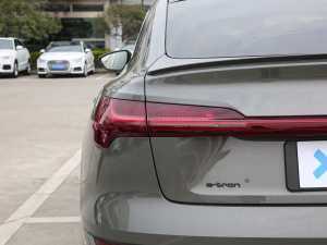 2022Sportback 55 quattro  ^